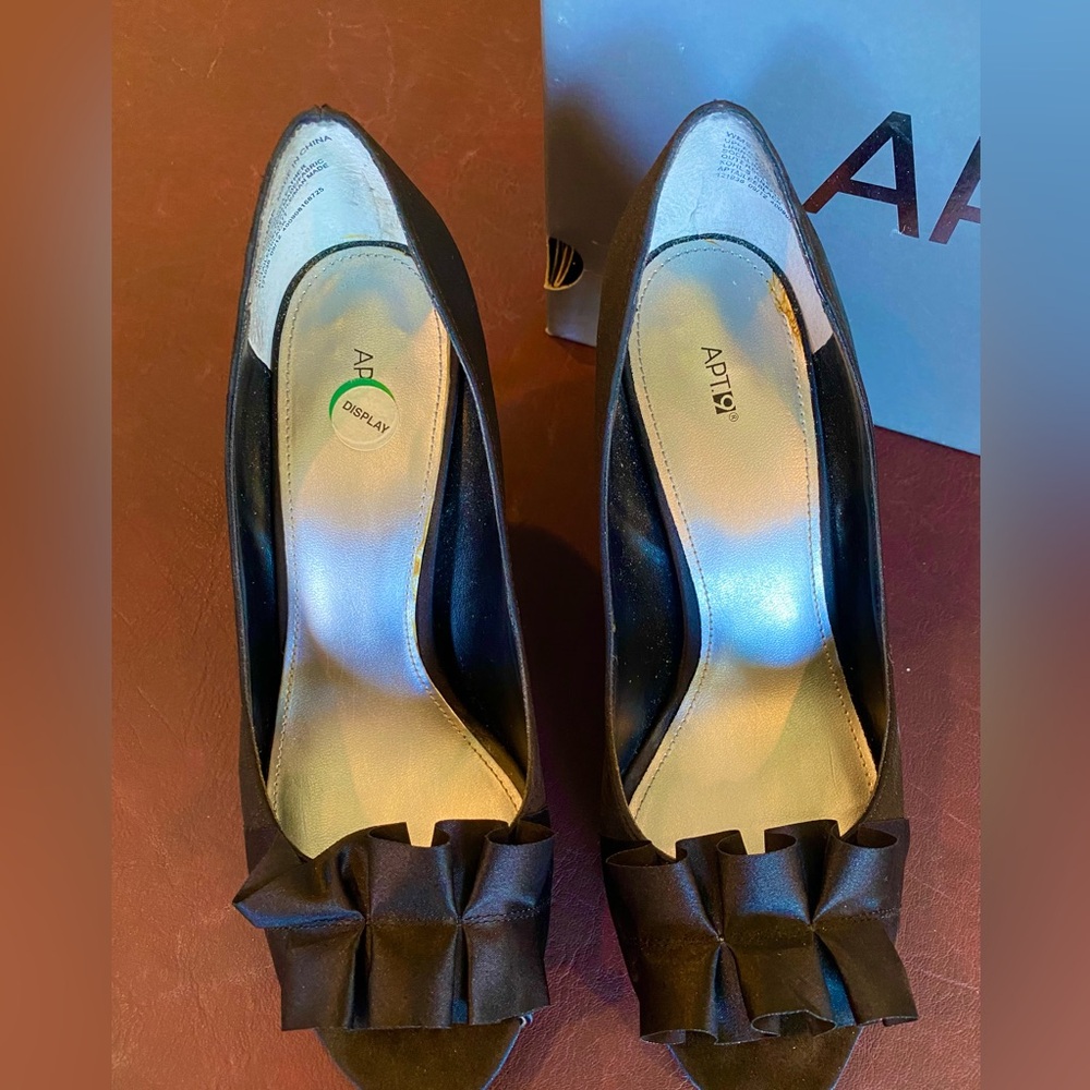 Apt. 9 Elegant Black Heels with Bow - Picture 2 of 6